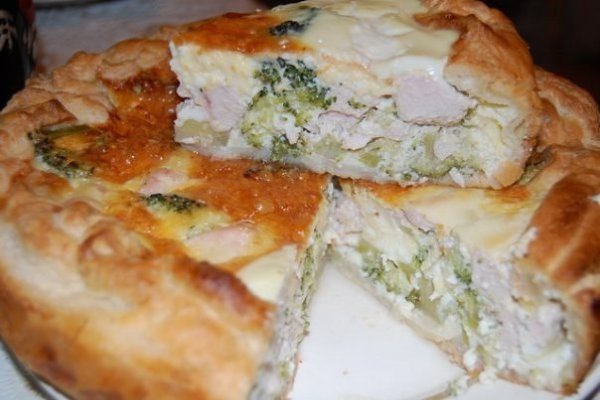 Пирог с курицей и брокколи.Автор: Юлия КондаковаСегодня у нас был такой пирог: тесто покупное ...