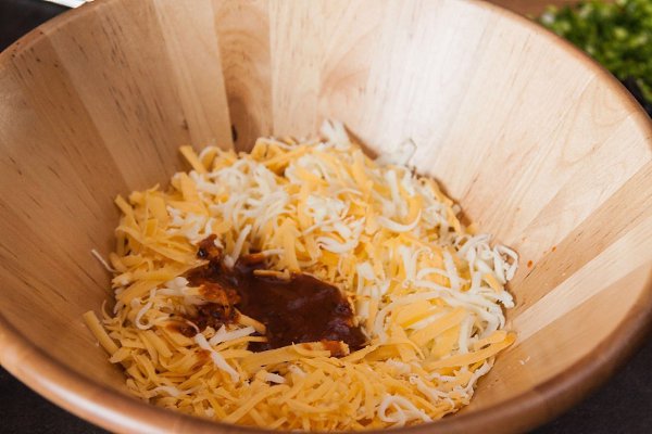 Запечённые закуски с сыром.Ингредиенты:Твердый сыр (тертый) — 250 гМоцарелла (тертая) — 250 ... - 7