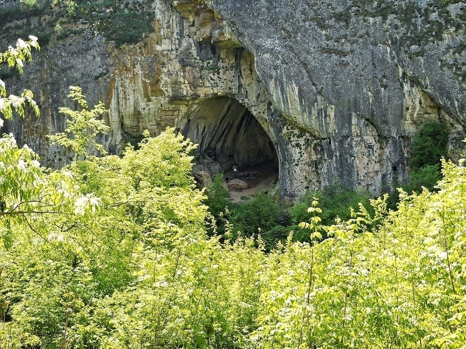    . (Prohodna Cave)        , ... - 9