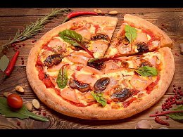   / Pizza with mushrooms