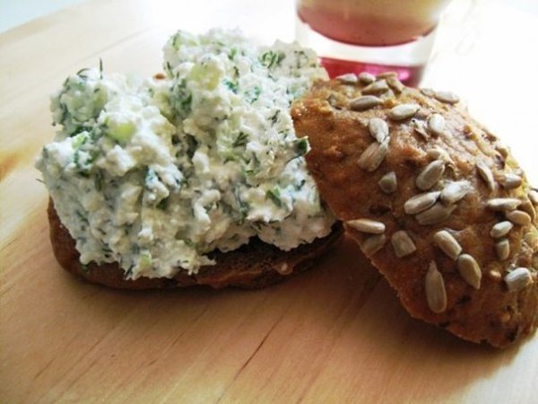 Вкусная и полезная подборка завтраков. 1. Цельнозерновая каша с ягодами. 2. Нежирный творог с ... - 2