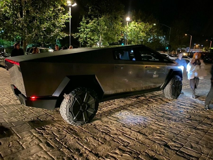             Tesla Cybertruck. - 4