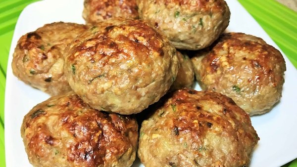 Диетические сочные котлетки.70ккал/100грфарш из говядины (курицы, индейки) 200 гр1 крупная морковь1 ...