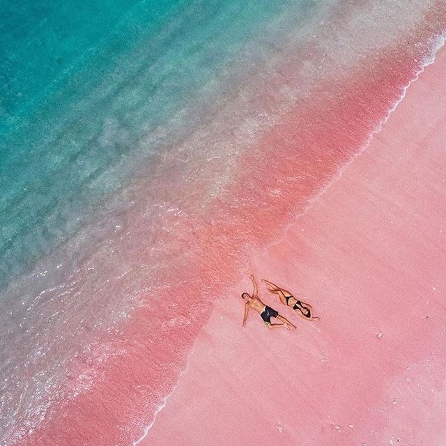      (Pink beach)        10 ...