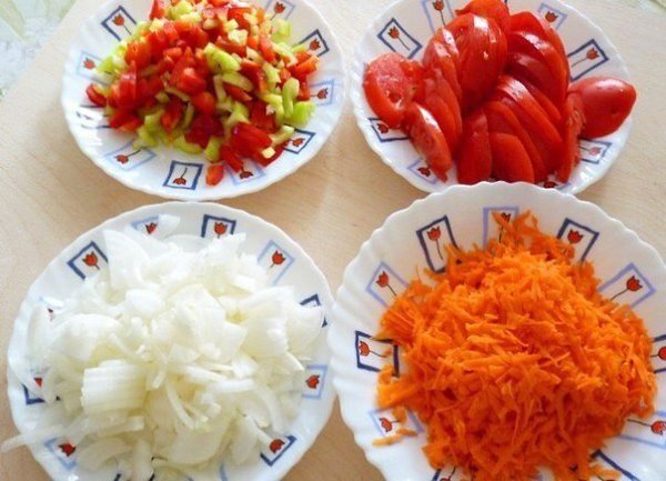 Жаркое в горшочках.Ингредиенты:свинина - 700 гкартофель - 5 шт.лук (крупный) - 1 шт.морковь ... - 3
