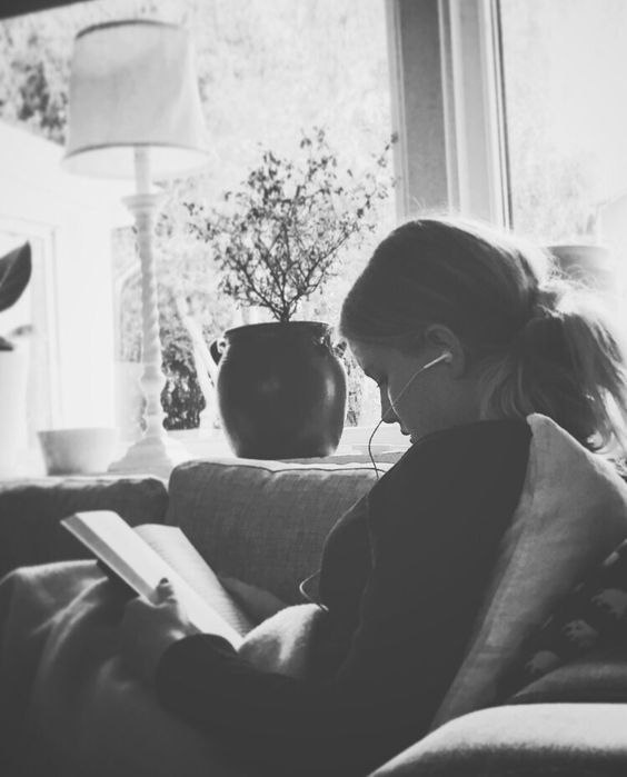 Я хочу быть любимой тобой.Не для знойного сладкого сна,Но - чтоб связаны с вечной судьбойБыли наши ...