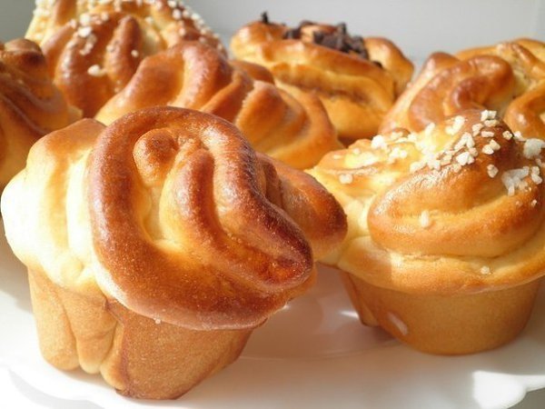Сдобные булочки .Пекутся они в форме для маффинов,поэтому такая необычная форма - не то булочка,не ...