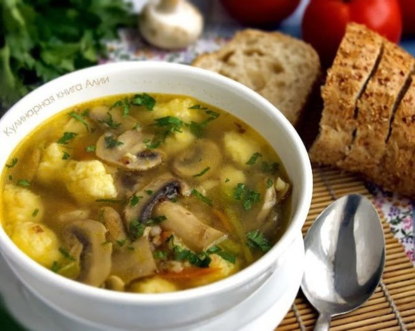 Гречневый суп с грибами и картофельными клецками.Понадобится:куриная грудка2,5-3 литра воды250 гр. ...