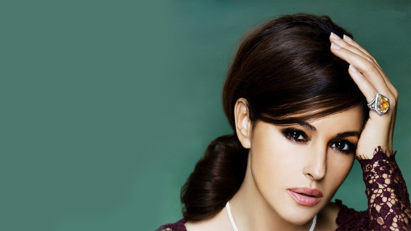 7 Bellissimo. Monica Bellucci. . made by Italy.    - 5