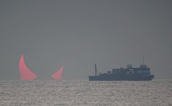 Демоническое Солнце во время кольцевого затмения в Катаре - 2