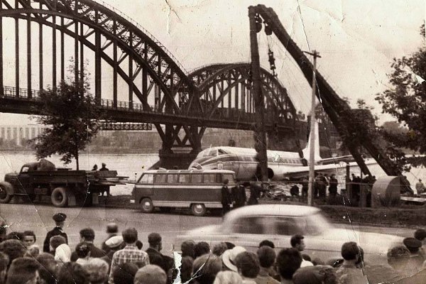 Ту-124 приводнился на Неву. Это произошло 21 августа 1963 года, 56 лет назад. Всего известен 21 ... - 2