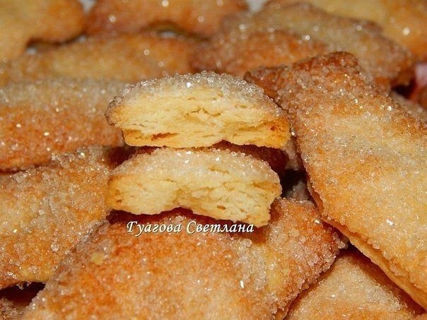 Хрустящее и вкусное печенье на пиве.Ингредиенты:Мука — 2 кружки (объемом 200 мл)Маргарин — 1 пачка ...