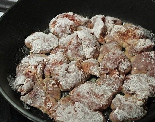 КУРИНАЯ ПЕЧЕНЬ С ЛУКОМ.ИНГРЕДИЕНТЫ: Печень куриная — 500 г ; Лук репчатый — 300 г 2шт; Масло ... - 3