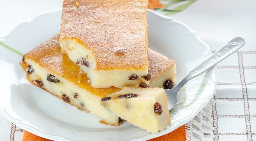 ТВОРОЖНАЯ ЗАПЕКАНКА С ИЗЮМОМ .КБЖУ на 100гр. 168/14/8/10 Ингредиенты: - Форма 18 см - ...