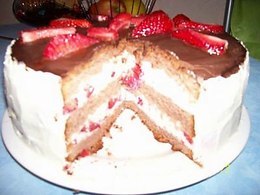 Шоколадный бисквит с творожно-сливочным кремом и клубникой. для бисквита яйца - 6 шт, мука - 1,5 ... - 2