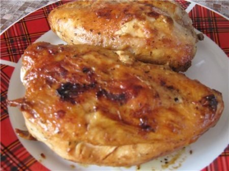 Остренькая и сочная куриная грудка. Ингредиенты: Куриная грудка - 350-400 г. Чеснок - 2 зубчика. ...