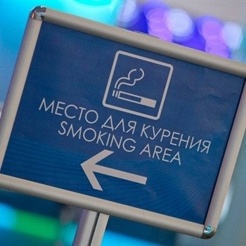 В российские аэропорты могут вернуть комнаты для курения.Курилки должны быть сделаны в виде ...