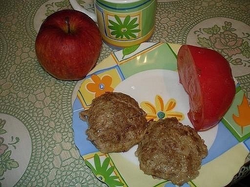 Салат с тунцом, яйцом и сыром . Итого на 100 гр 111 ккал Б/Ж/У 13.2 / 5.6 / 1.7 Ингредиенты: Тунец ...