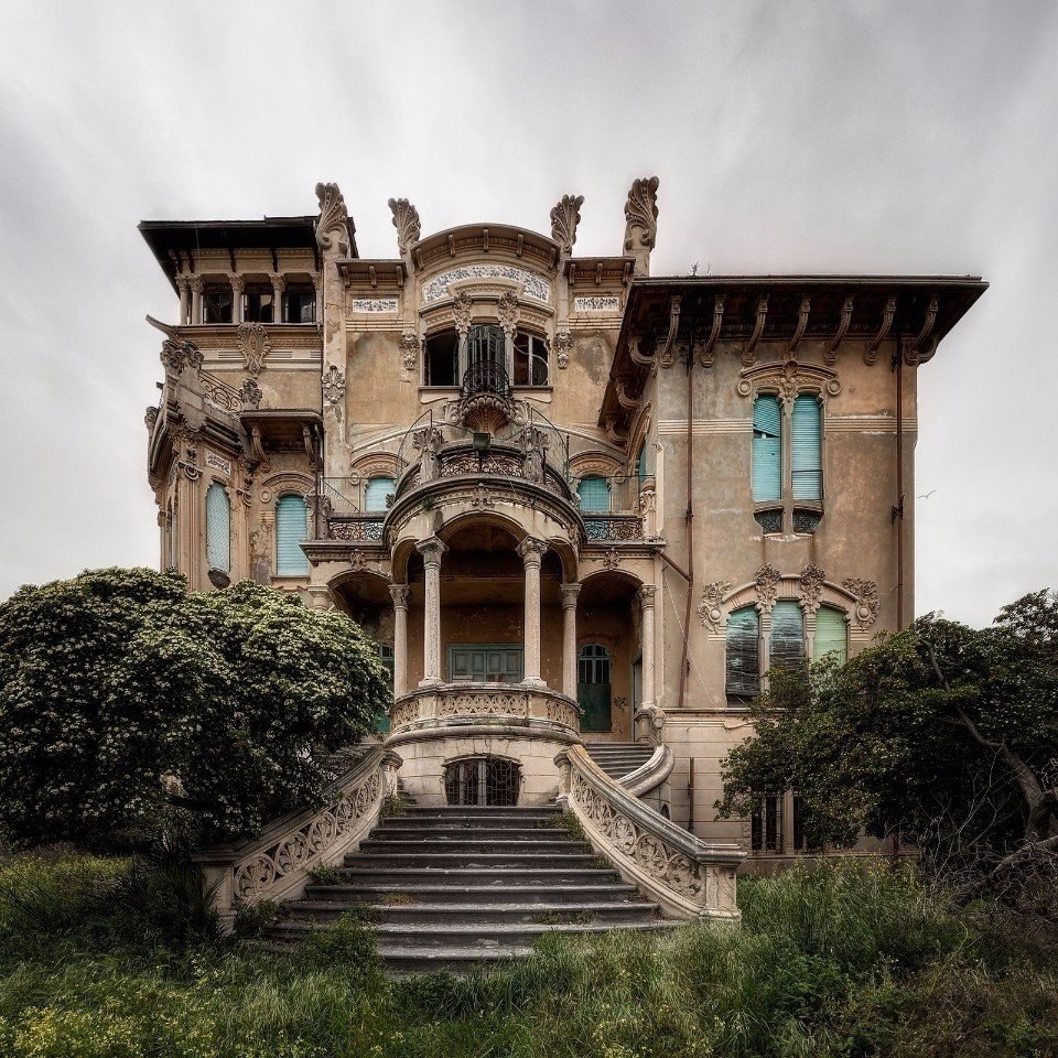 Потрясающая заброшенная вилла