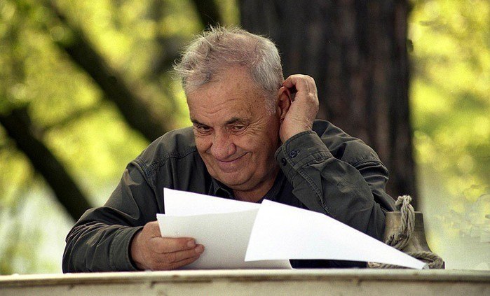 У памяти моей дурное свойство,-.любая пакость будет долго тлеть.Хочу прогнать больное ...