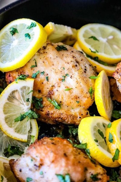 Простой рецепт курицы с лимоном.Ингредиенты:Оливковое масло (для маринада) — 0,5 стак.Морская соль — ... - 4