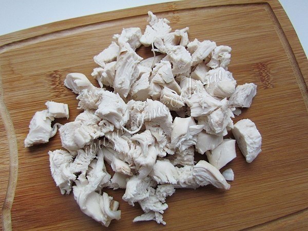 Солянка с колбасой и курицей.Ингредиенты:Куриная грудка - 350-400 граммов колбаса копченая - 200 ... - 2