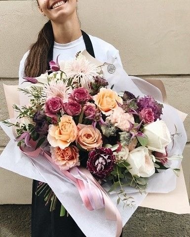 Желаю каждой найти мужчину, который прежде, чем прикоснуться к губам, будет целовать ваши руки… - 6