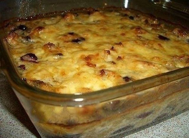 ЖУЛЬЕН С КУРИЦЕЙ И ГРИБАМИ ..Вам потребуется:- 1 луковица среднего размера- 100-150 г куриного филе ...