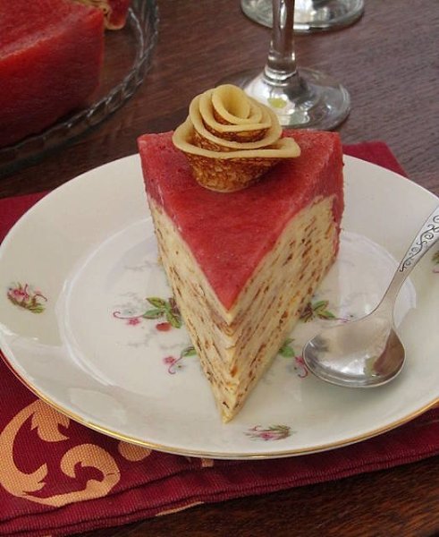 Блинный торт с клубничным желе.Красивый, очень вкусный и ароматный! Нежнейшие блинчики, промазанные ... - 2