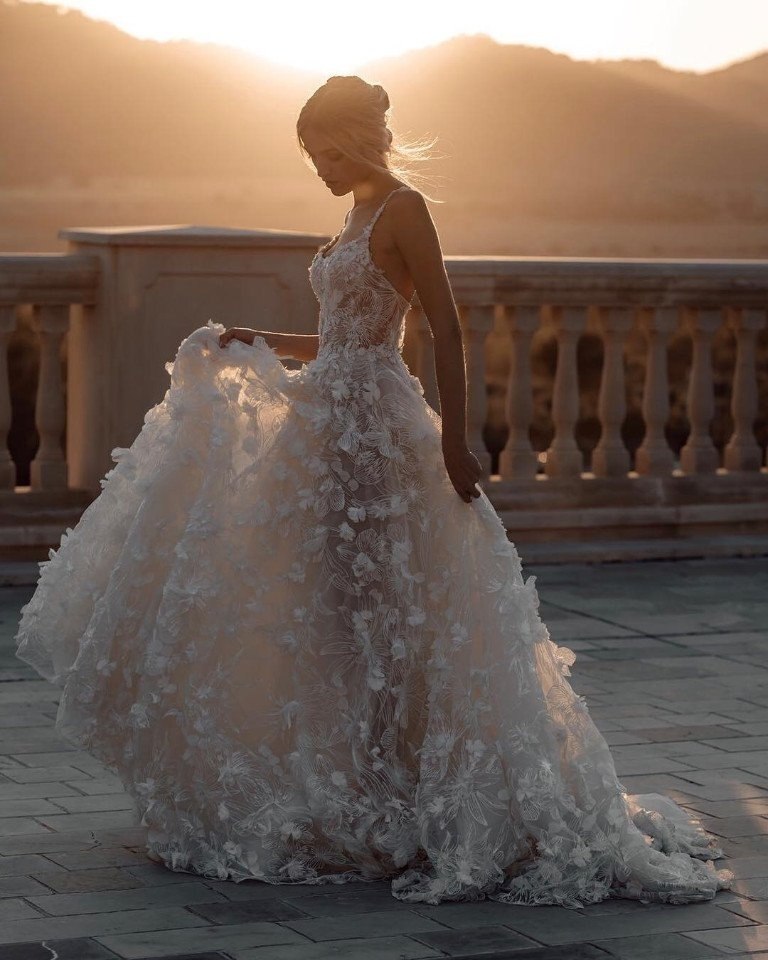   !   Galia Lahav