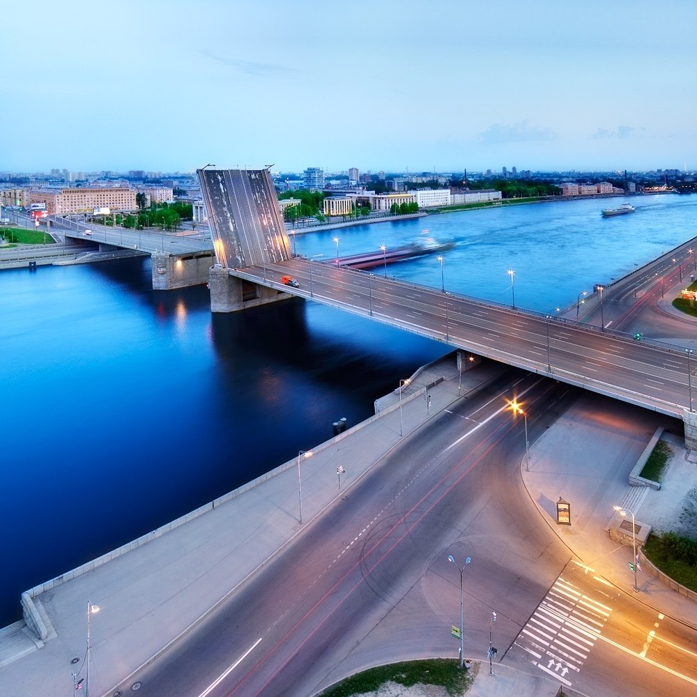Володарский мост. Володарский мост соединяет улицы Народную и Ивановскую. Он назван в честь ...