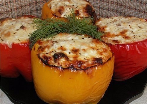 Курица в перце.Ингредиенты:- 4-5 болгарских перца (крупных)- филе курицы- 2-3 помидора (небольших)- ...
