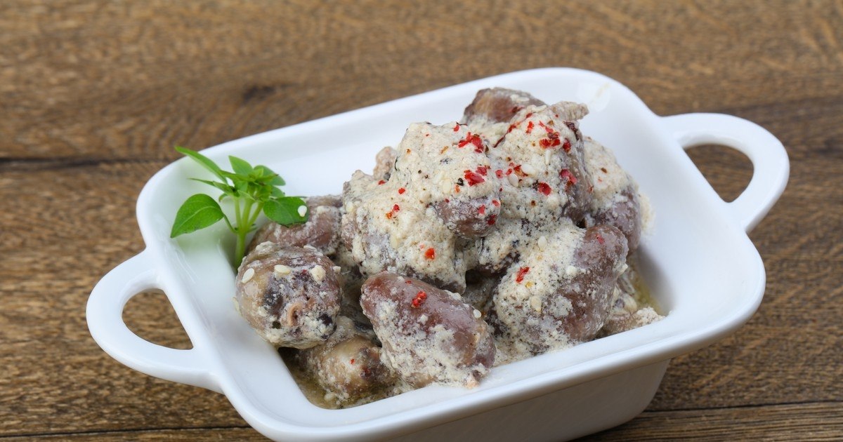 Куриные сердечки в сырном соусе .На 100 грамм - 177 ккал: Белки- 13,5 Жиры - 14,5 Углеводы - ...