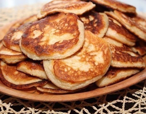 ОЛАДЬИ НА ЛЮБОЙ ВКУС .1. Классический рецептИНГРЕДИЕНТЫ: Яйца куриные — 1 шт. Кефир — 1/2 л Сахар — ... - 5