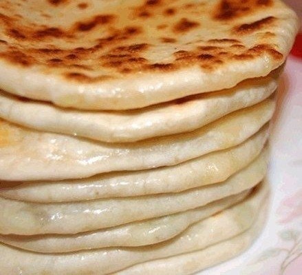 Невероятно вкусная вещь хичины с сыром и зеленью, и еще с картошкой и зеленью к ужину.Лепёшки с ...