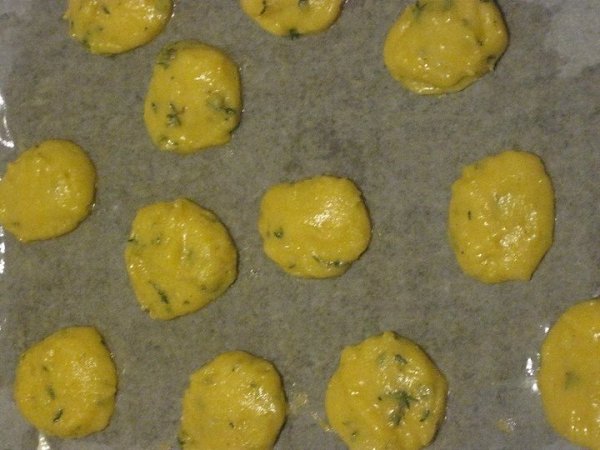 Кукурузно-лимонное печенье.Ингредиенты:Мука кукурузная — 2 стак.Сахар — 1 стак.Лимон — 1 шт.Тимьян ... - 5