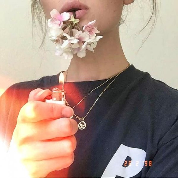 Я – та самая женщина, которая трахает мозг. Я понимаю это, и замираю с куском недосказанных слов во ...