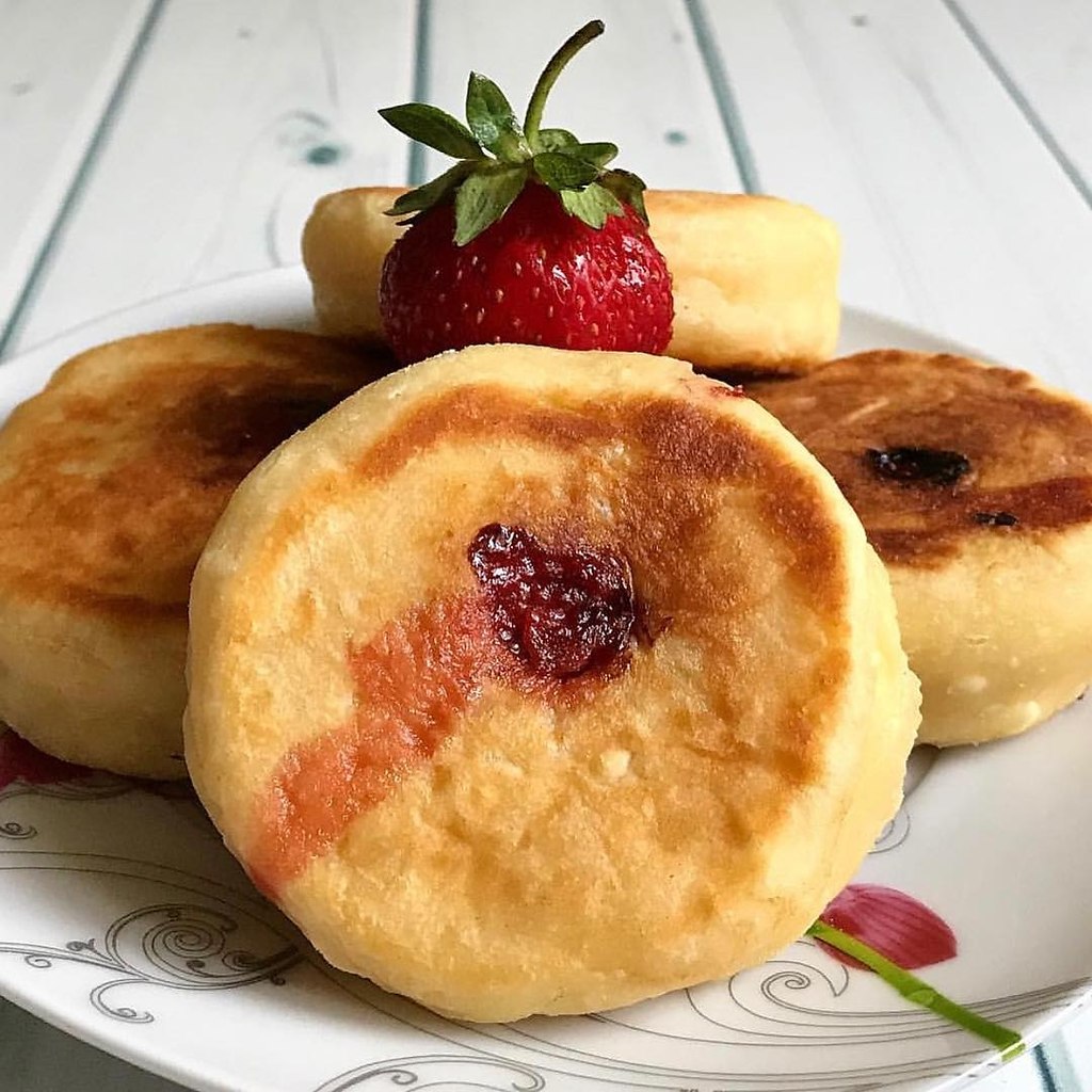 Сырники с клубникой.творог 200 г яйцо 1 шт рисовая мука 1 ст.л кукурузный крахмал 1 ст.л ...