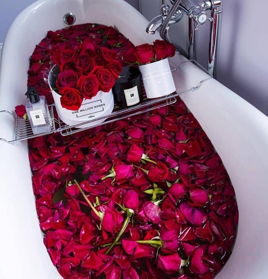 Сюрпризы для ванны. Ванна с лепестками роз.