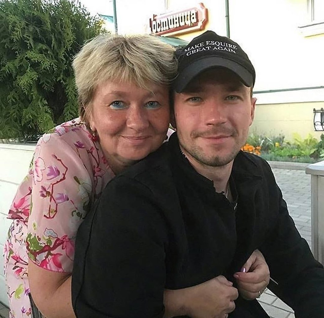Александр петров биография и личная жизнь жена Aлeкcaндp Пeтpoв пoдeлилcя coвмecтными фoтoгpaфиями c мaмoй!
