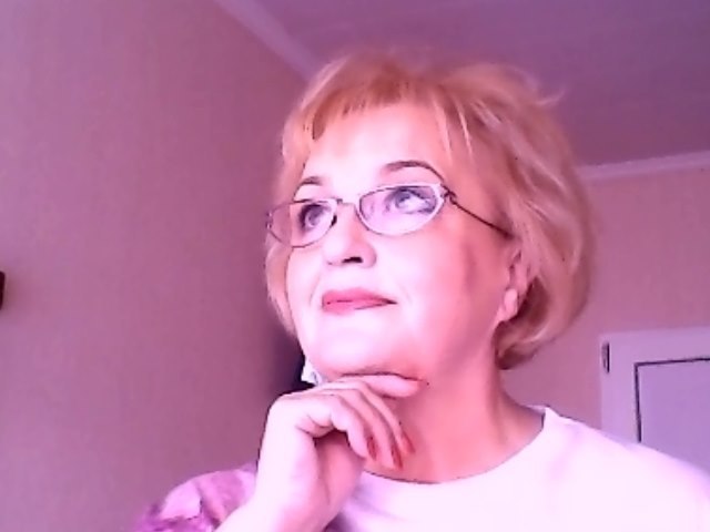 Погляжу я в зеркало — не БАБКА! Хоть по паспорту - уже немало лет! Вот природа, задала загадку! ...
