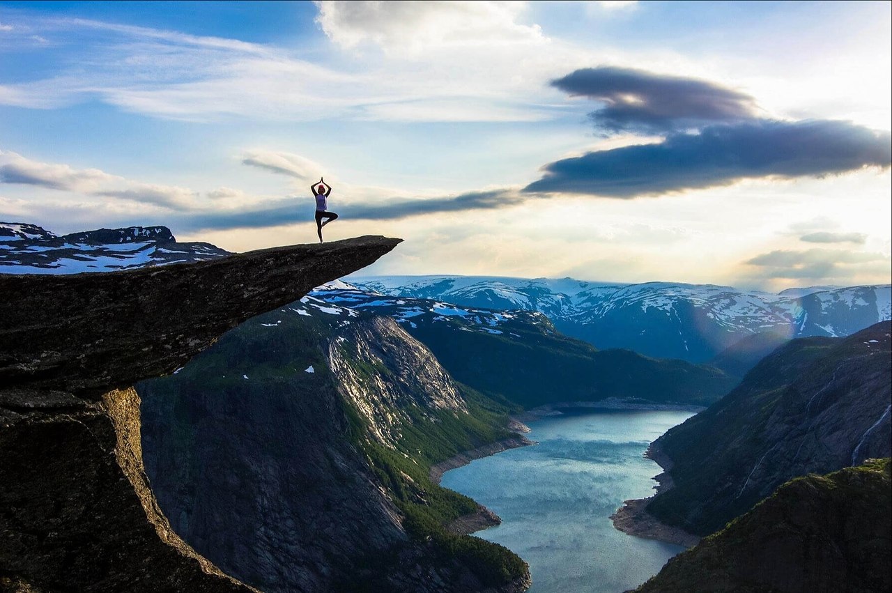   (. Trolltunga)      ,    ...