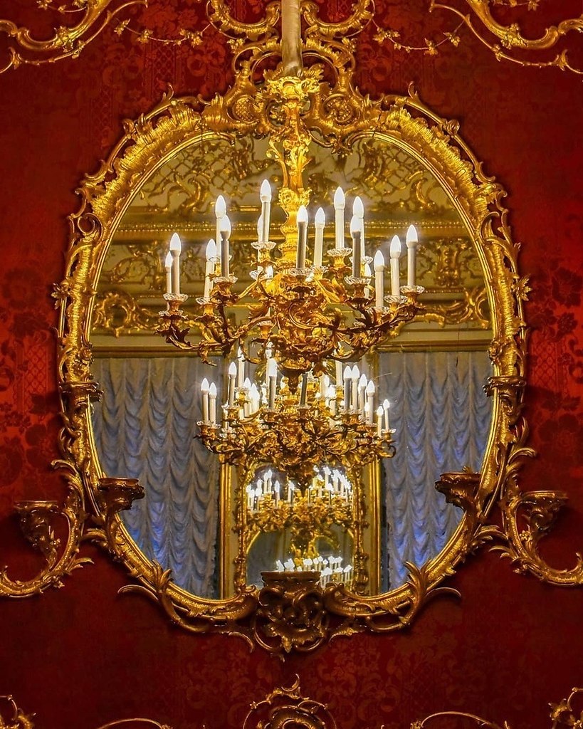 Сергей рехов фотоработы. Дворец императрицы марии александровны. Будуар марии александровны в зимнем дворце камин. Будуар марии александровны в эрмитаже. Малиновый будуар эрмитаж.