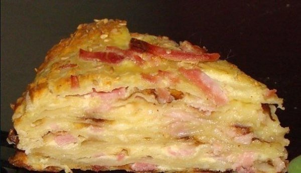 Закуска «Сырный торт с ветчиной».Ингредиенты:- 300г муки;- 300мл кипятка;- 3ст.л. растительного ...