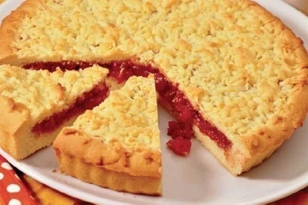 Кучерявый пирог с вареньем или джемом к чаю. Ингредиенты: Два куриных яйца Три стакана муки 200 ... - 2
