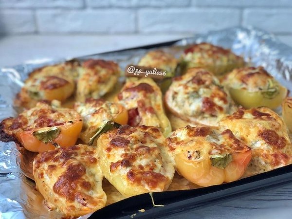 Супер вкусные болгарские перчики.КБЖУ: 88ккал, 12, 3.4, 2.4- Перец болгарский 7шт (не импорт)- Филе ...