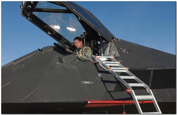 Как давно это было….18 июня 1981 года совершил первый полет Lockheed YF-117A Nighthawk с авиабазы ... - 10