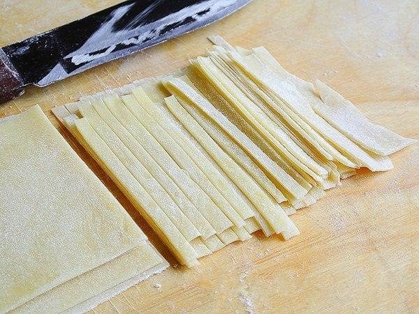 Лапша домашняя с курицей. Любители макаронных изделий согласятся, что домашняя лапша не сравнится с ... - 3