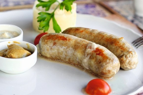 Куриные сосиски с сыром .Ингредиенты: Куриное филе — 1 кг Яйца — 2 шт Молоко — 50 мл Сыр — по ...