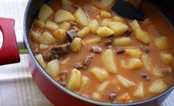 Картошечка, тушенная с мясом (как в д/садике). Вам потребуется: Говядина - 400-600 гр Чищеный ...